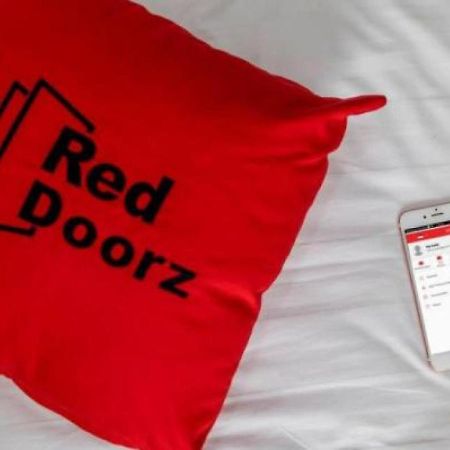 Reddoorz Plus Near Rs Rk Charitas 2 Palembang Exterior photo
