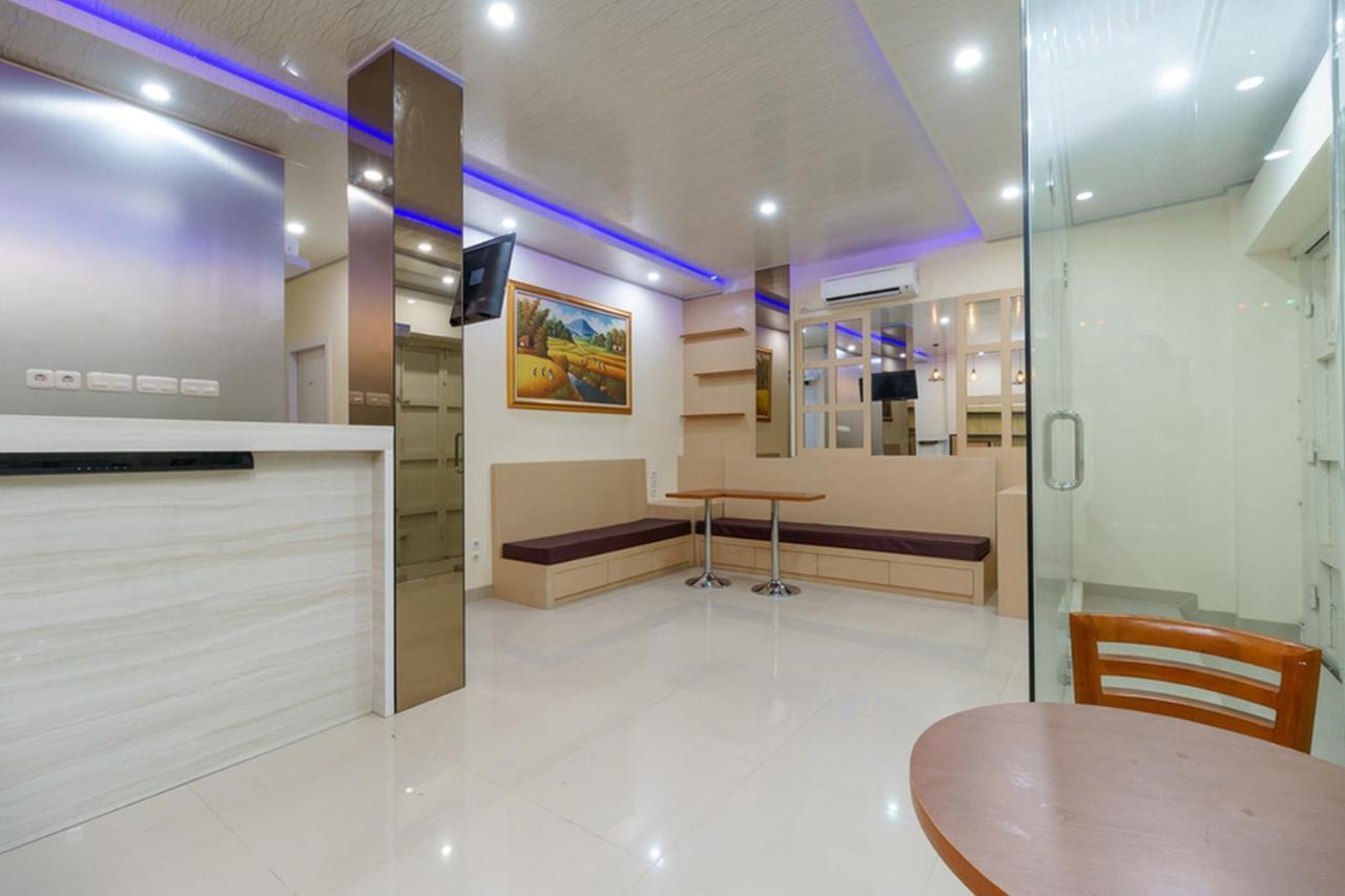 Reddoorz Plus Near Rs Rk Charitas 2 Palembang Exterior photo